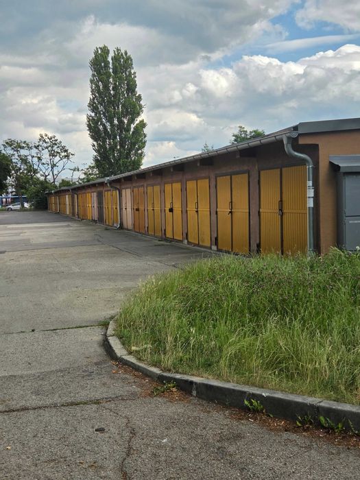 Na sprzedaż murowany garaż o powierzchni 17 m2