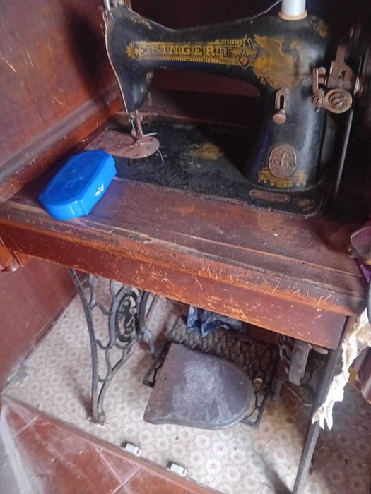 Vendo máquina costura antiga