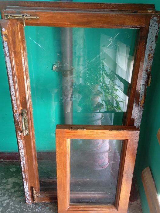 Продам стекла оконные с рамой