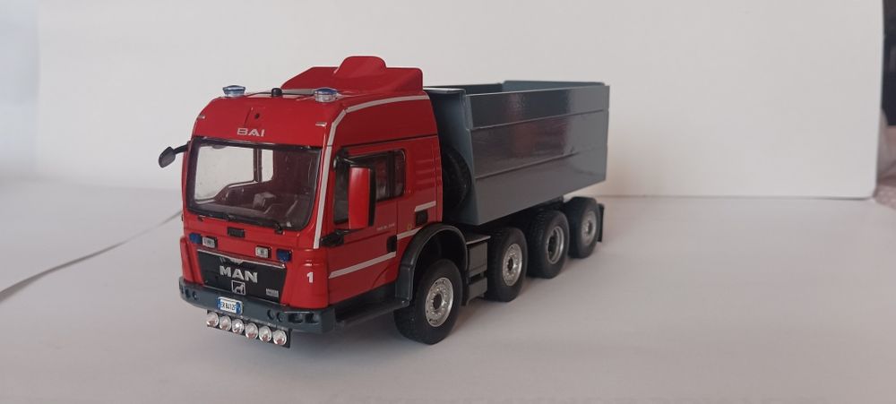 Camiões modificados 1/43