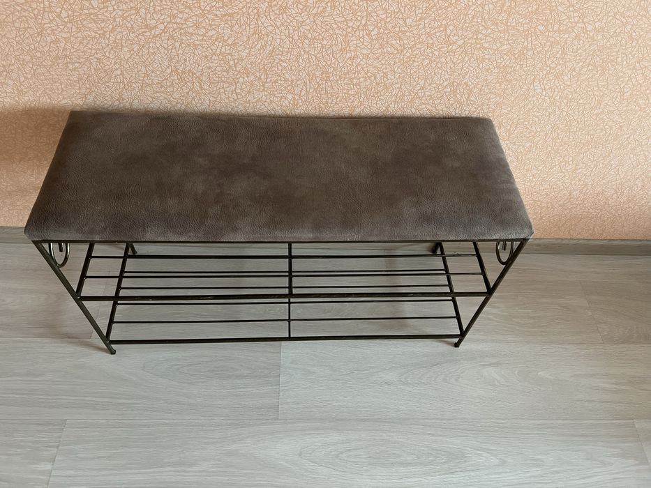 Банкетка в передпокій з полицею для взуття , кована