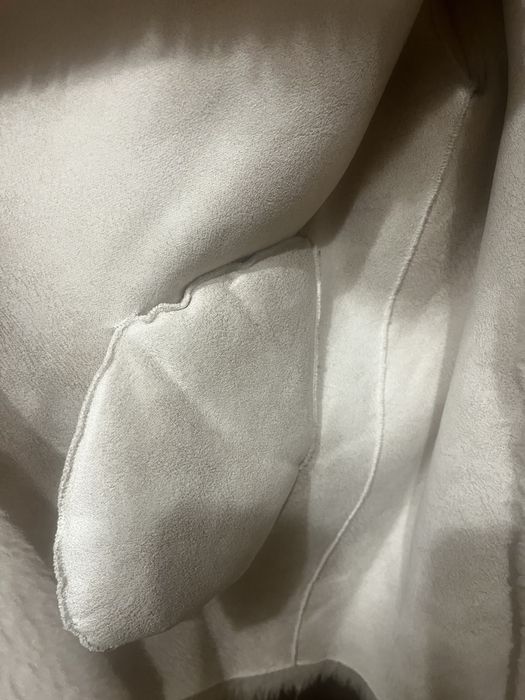 Білий полушубок з вовни