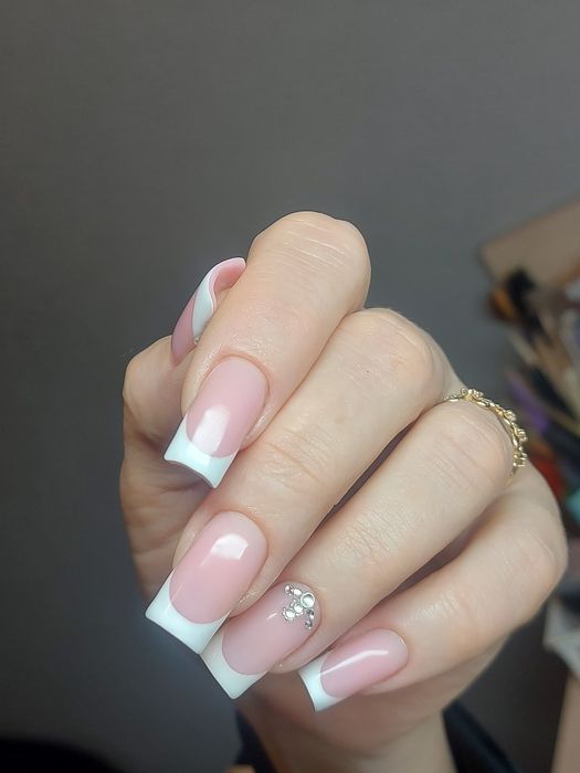 Маникюр и педикюр