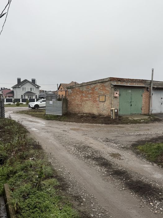 Продам гараж цегляний на Браїлках з ямою