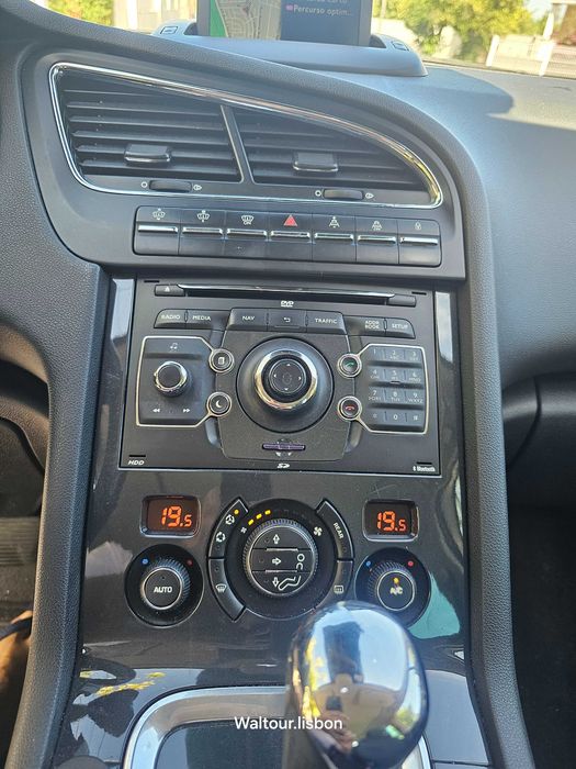 Peugeot 5008 1.6 HDi, 7L, automática, rodas 17 Teto Panorâmico, DVD