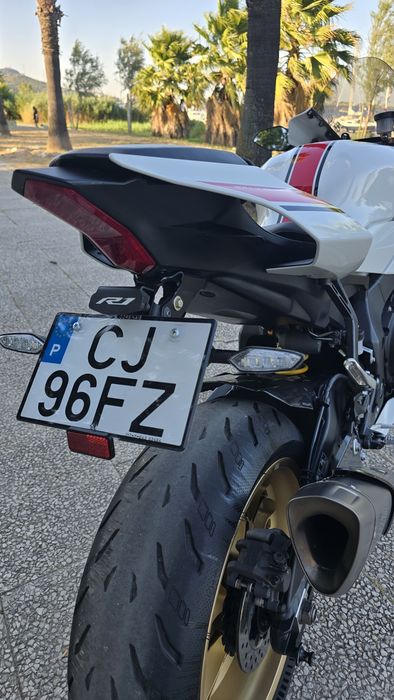 Yamaha YZF-R1 60 Aniversario Akrapovic