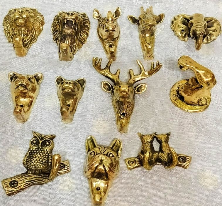 Продам вешалку из бронзы или латуни. Крючки.Жираф,лев, носорог