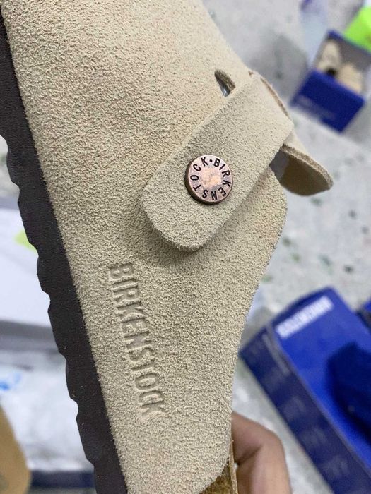 Nowe, oryginalne, piaskowe kapcie Birkenstock w obniżonej cenie r.37