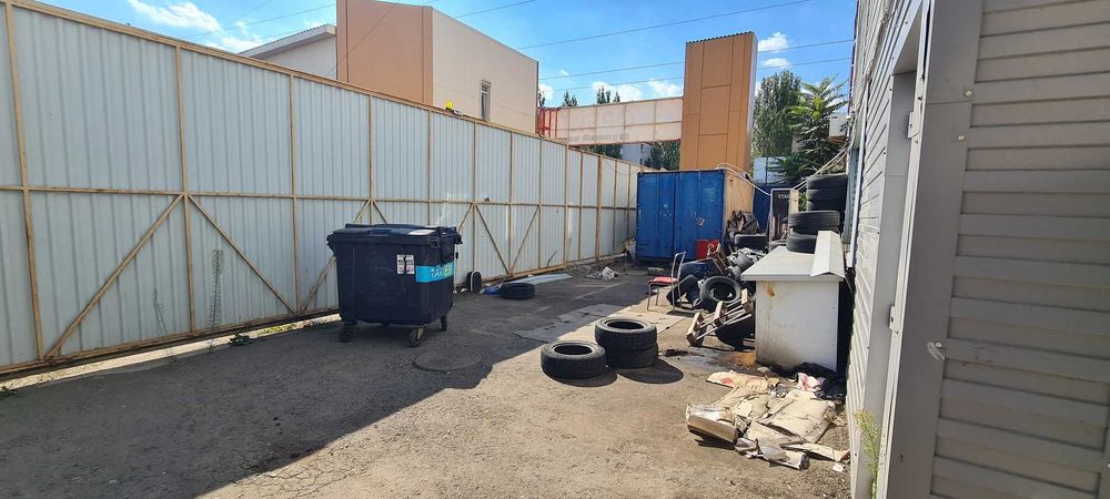 Продаж 790 кв.м. Фасадне приміщення та сто. вул. Космонавтів.