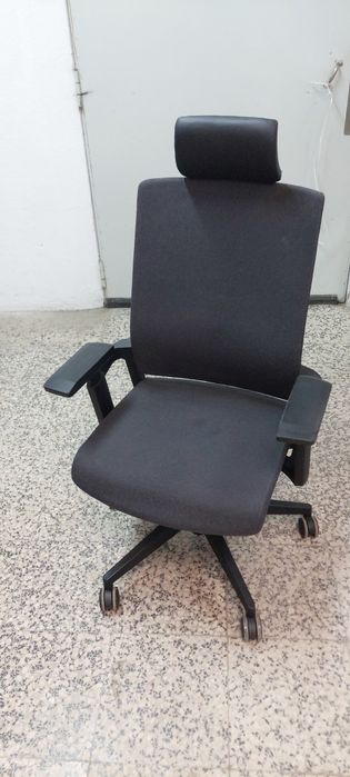 Cadeiras rodadas costa alta e apoio de cabeça