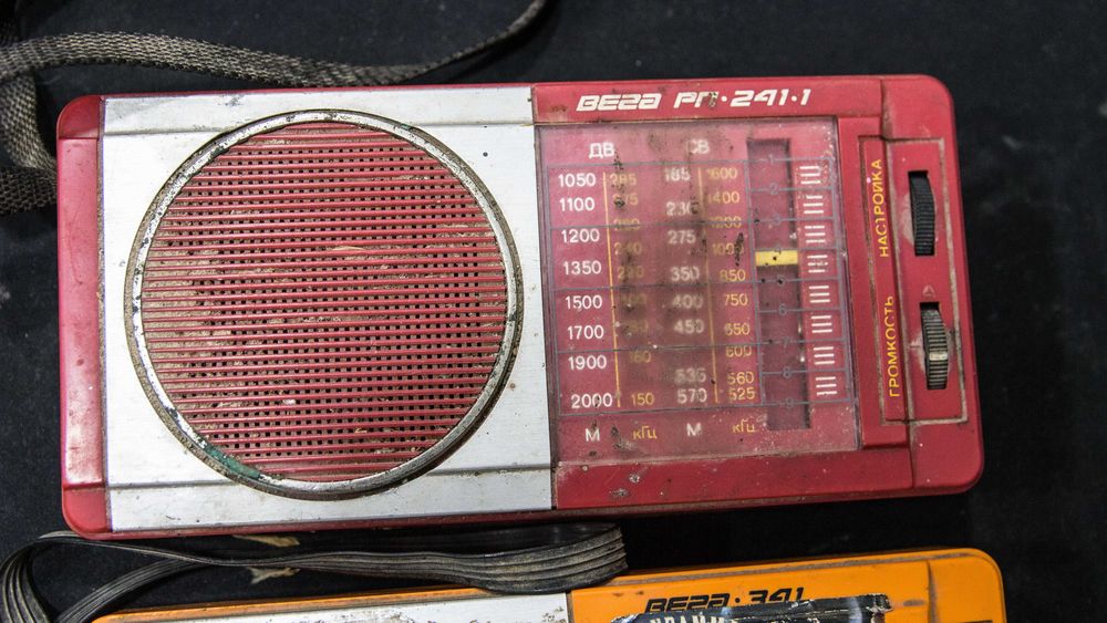 Радіоприймачі Вега. Плеєр касетний. Лот ретро