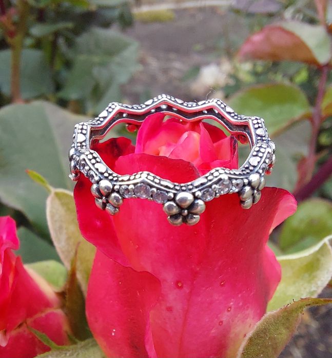 Каблучка  "квіткова корона "від Pandora