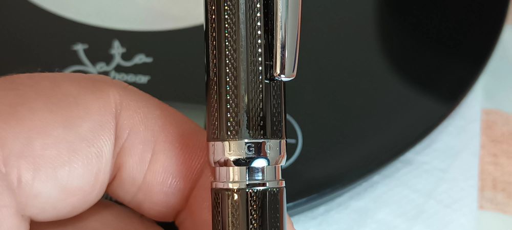 Caneta Hugo Boss- excelente estado