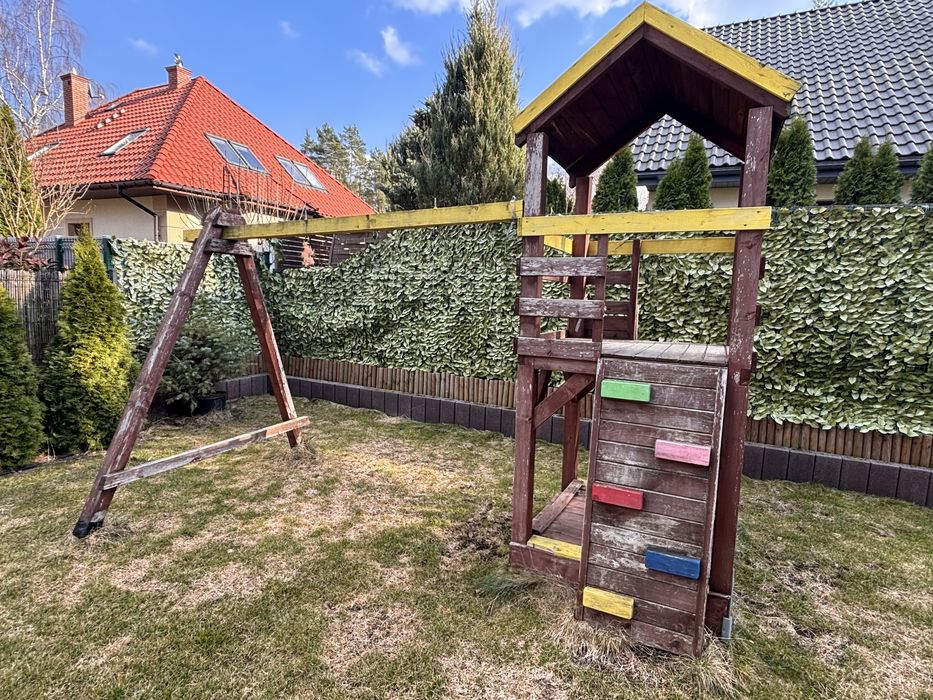 Plac zabaw, domek dla dzieci - do odswiezenia