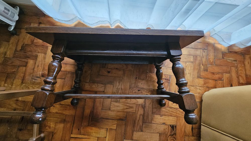 Mesa de centro em madeira maciça