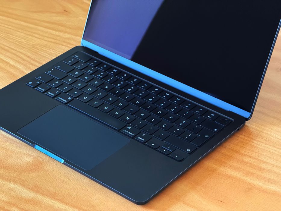 MacBook Air 13" - M2 - 8GB RAM - 256GB SSD - Midnight – Em ótimo estado