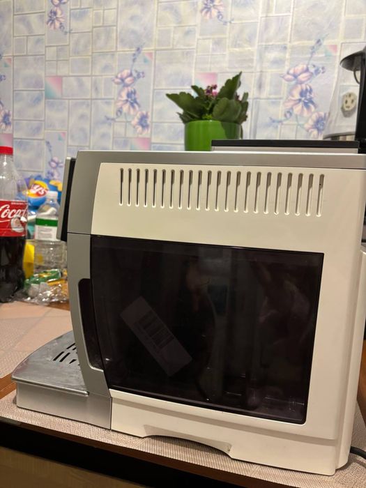 Кофе каво машина De'Longhi ECAM 23.420