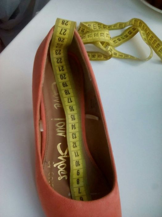 Туфли лодочки, классические, на среднем каблуке.