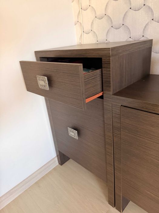 Szafka barek / komoda – szuflada + półki, ciemne drewno