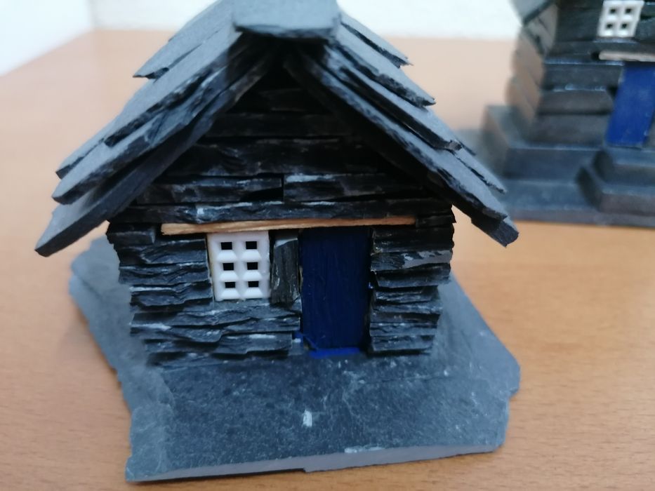 Conjunto 2 casas em pedra para decoração ou colecção - novo