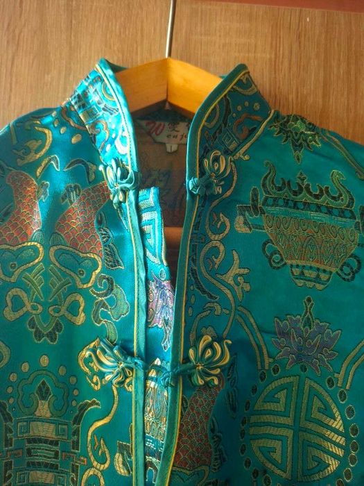 Жіночий китайський костюм у східному стилі