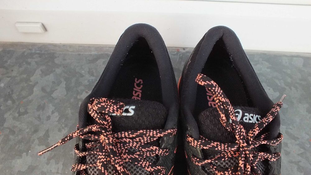 Super buty sportowe marki Asics gel fujitrabuco 6 roz 40,5