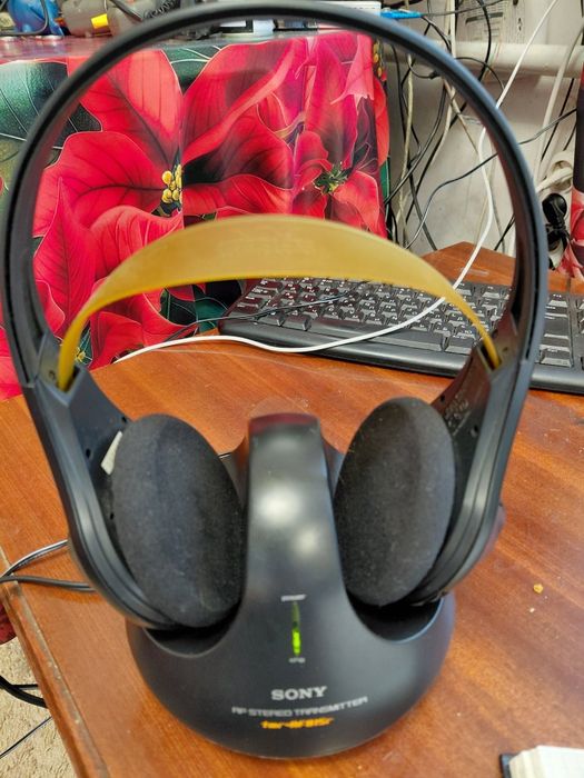 Оригінальні бездротові навушники Sony MDR-RF815RK (RF до 100 м) + база