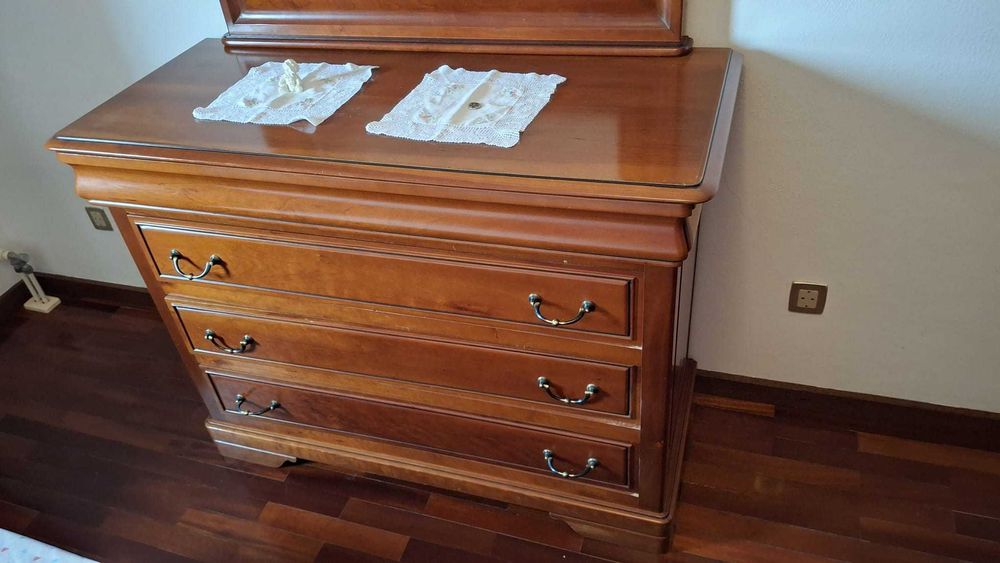 Quarto completo em madeira maciça