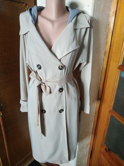 Бежевий тренч,плащ для дівчаток з гудзиками ззаду з капюшоном 48-50 рр