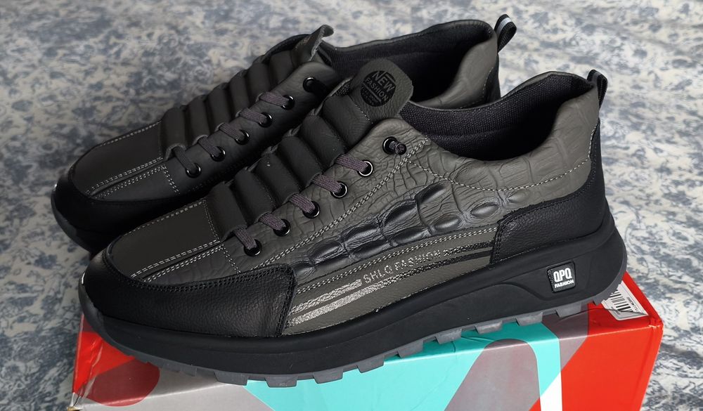 Спортивная обувь , кроссовки демисезонные .