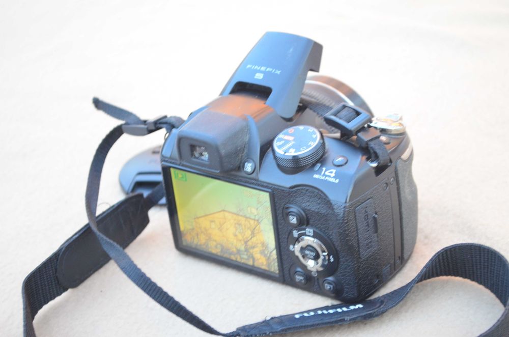 Fujifilm FinePix S4200 ультразум 160х широкоугольная псевдозеркалка