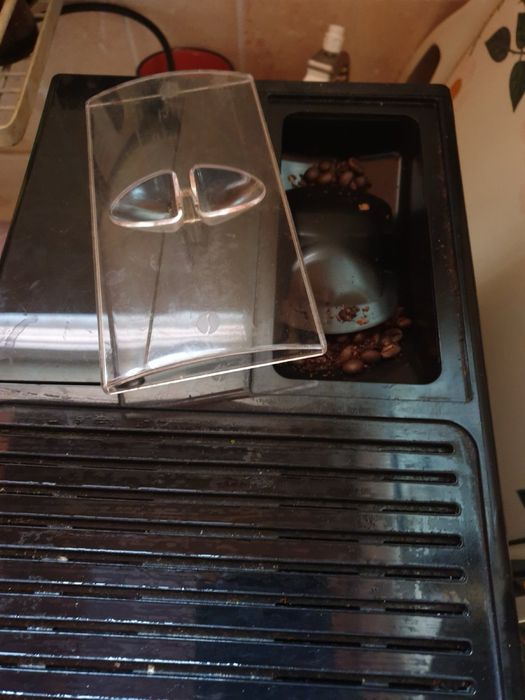 Кавоварка Кавомашина Кофемашина 2 роки Melitta Caffeo Solo стан новоі