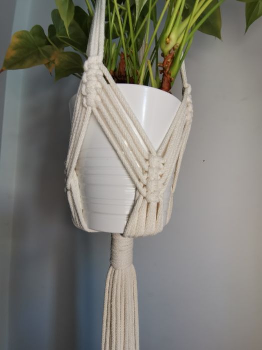 Suporte para plantas em macrame