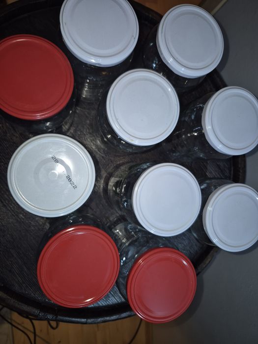 Słoiki 0,9 l z nakrętkami