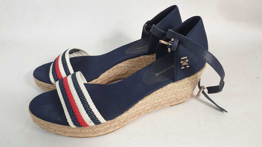 tommy hilfiger   sandały na koturnie damskie   40