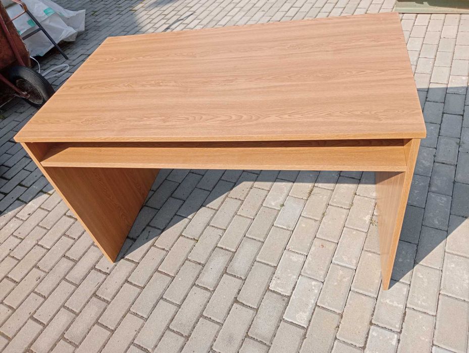 Biurko, stolik pod koputer