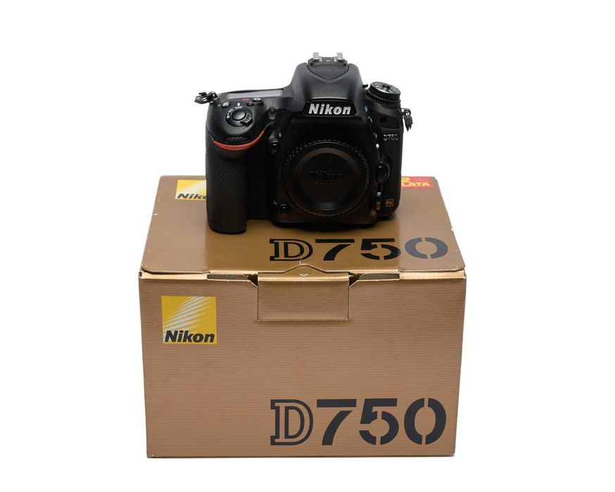 Nikon D750 + 35/1.8G + 50/1.8G + 85/1.8G | Full Frame | 57,4 tys. zdjęć | Bardzo ładny
