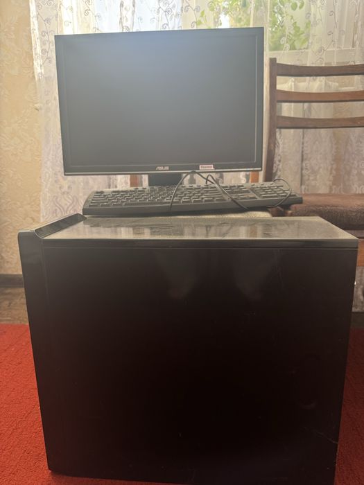 Персональний компʼютер Asus
