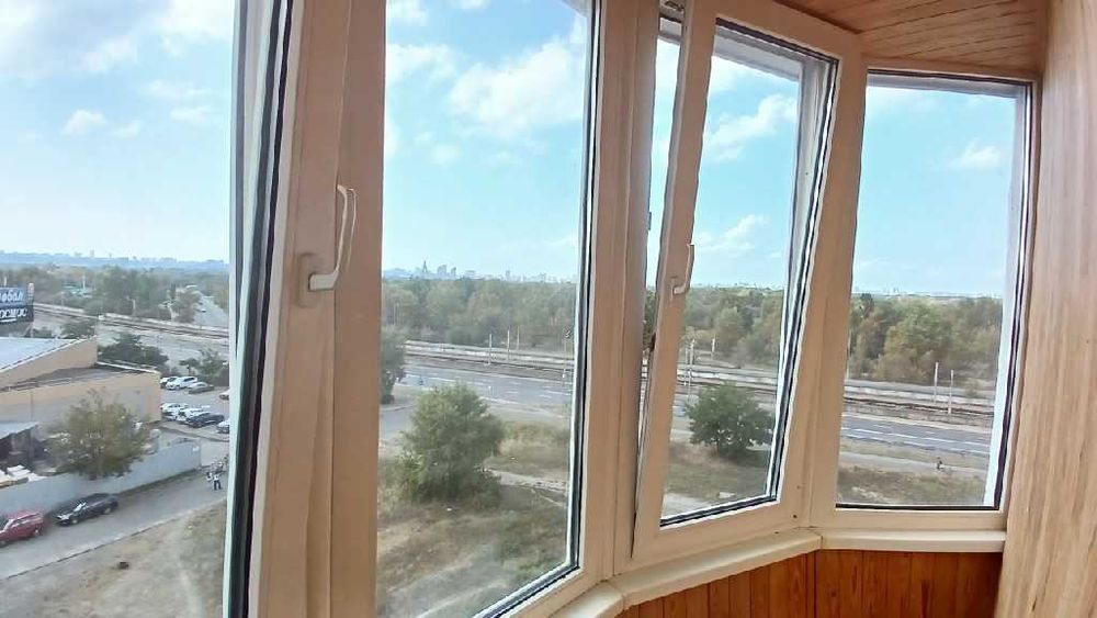 Будинок 2002 року Вул.Бальзака,4. ТРЦ «Глобал UA» 3к.кв. 7й пов. 90 м2