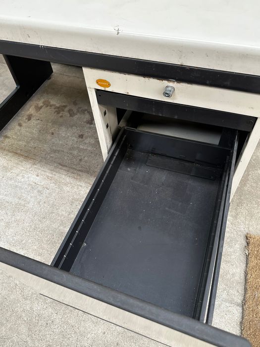 Secretaria metálica