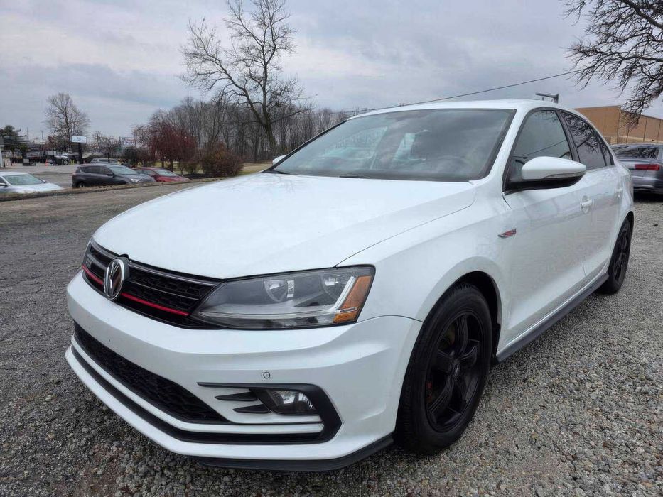 Volkswagen Jetta GLI      2017