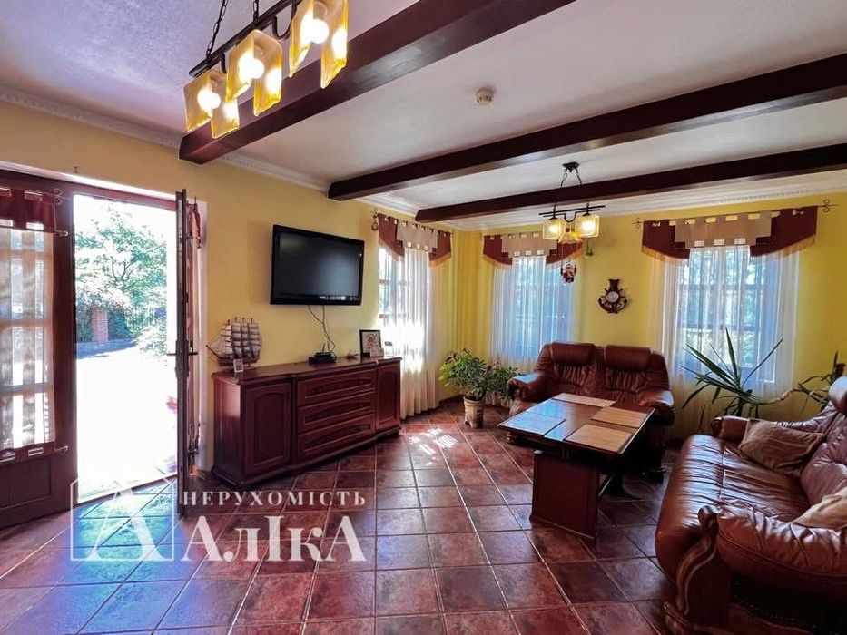 Продам великий маєток в неймовірному місці на березі річки Дністер