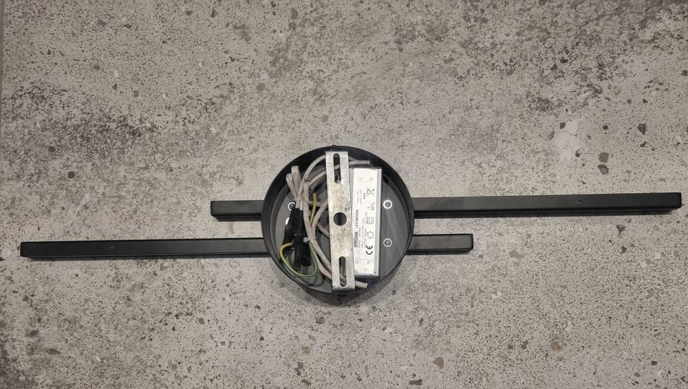 Nowoczesny kinkiet o wysokiej wodoczczelności