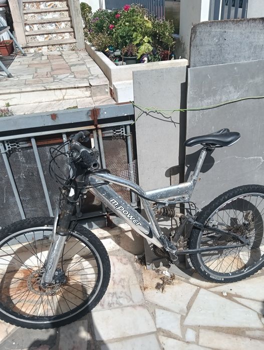 Bicicleta montanha e downhill