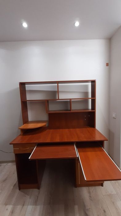 Продам комп'ютерний стіл