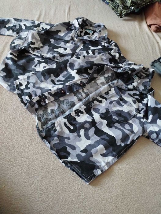 Koszulę dla bliźniaków moro