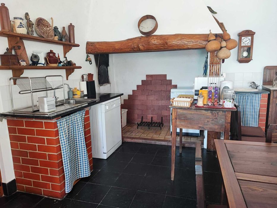 Casa rústica com uso exclusivo de piscina, que aceita animais