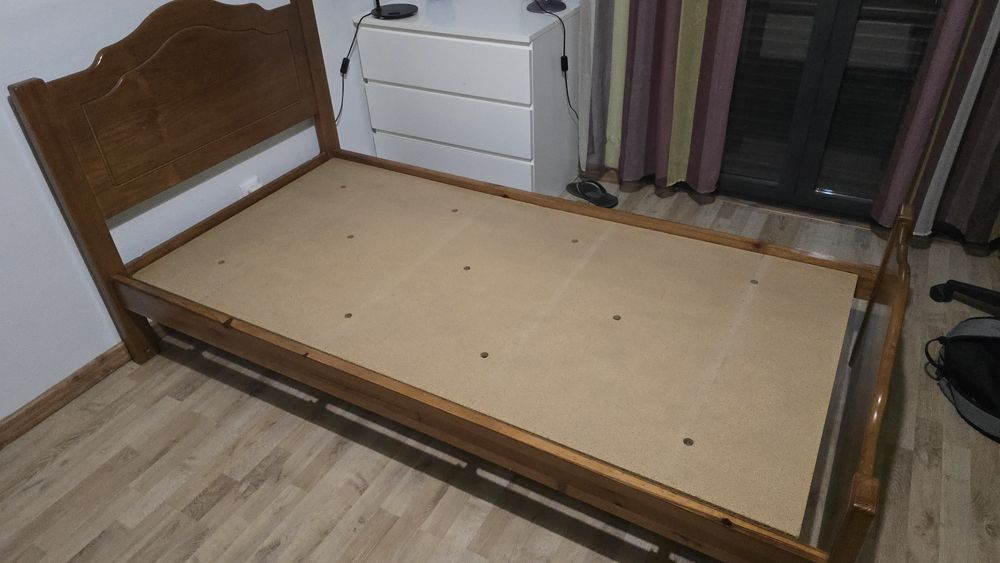 Cama de solteiro em pinho