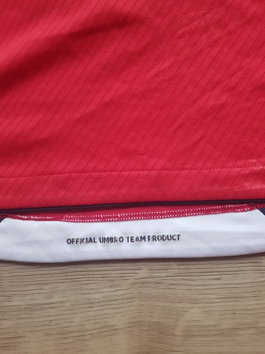 Koszulka sportowa piłkarska męska marki Umbro rozmiar M/L.