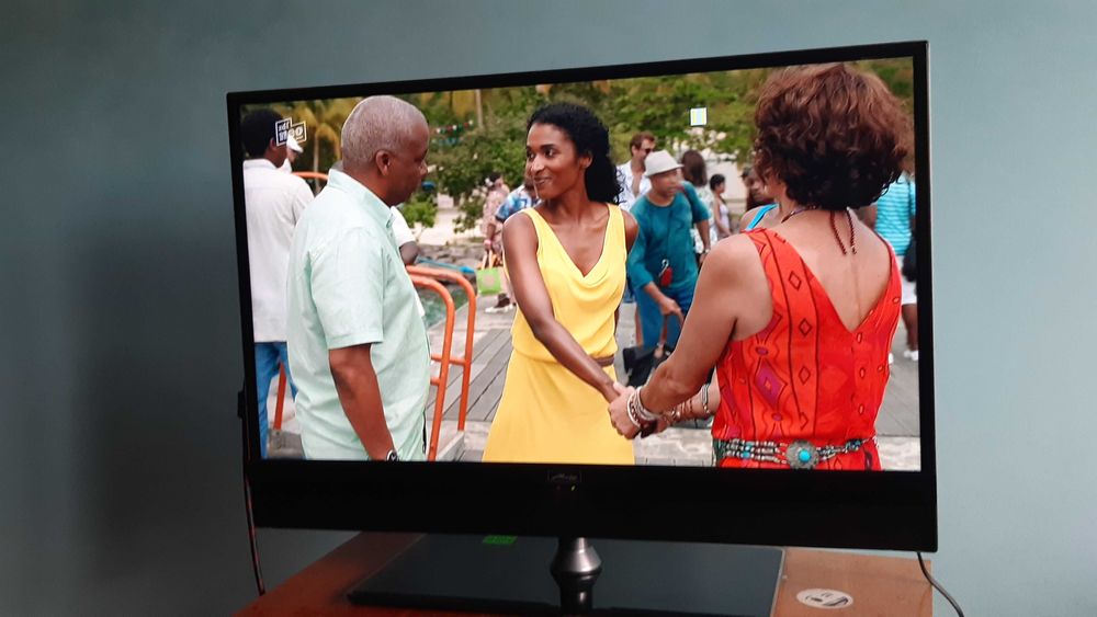 32" METZ з YOUTUBE модель 32TZ37 COSMO 32 , гарантія 6 місяців!!!